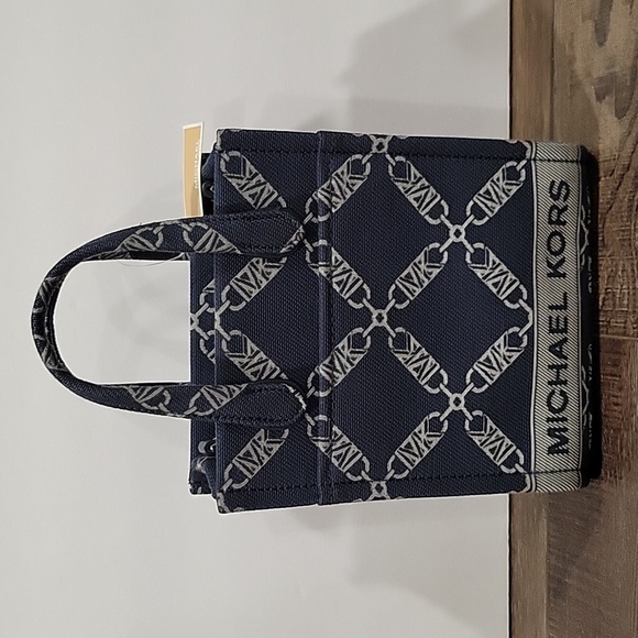 Michael Kors - Picture 1 of 10